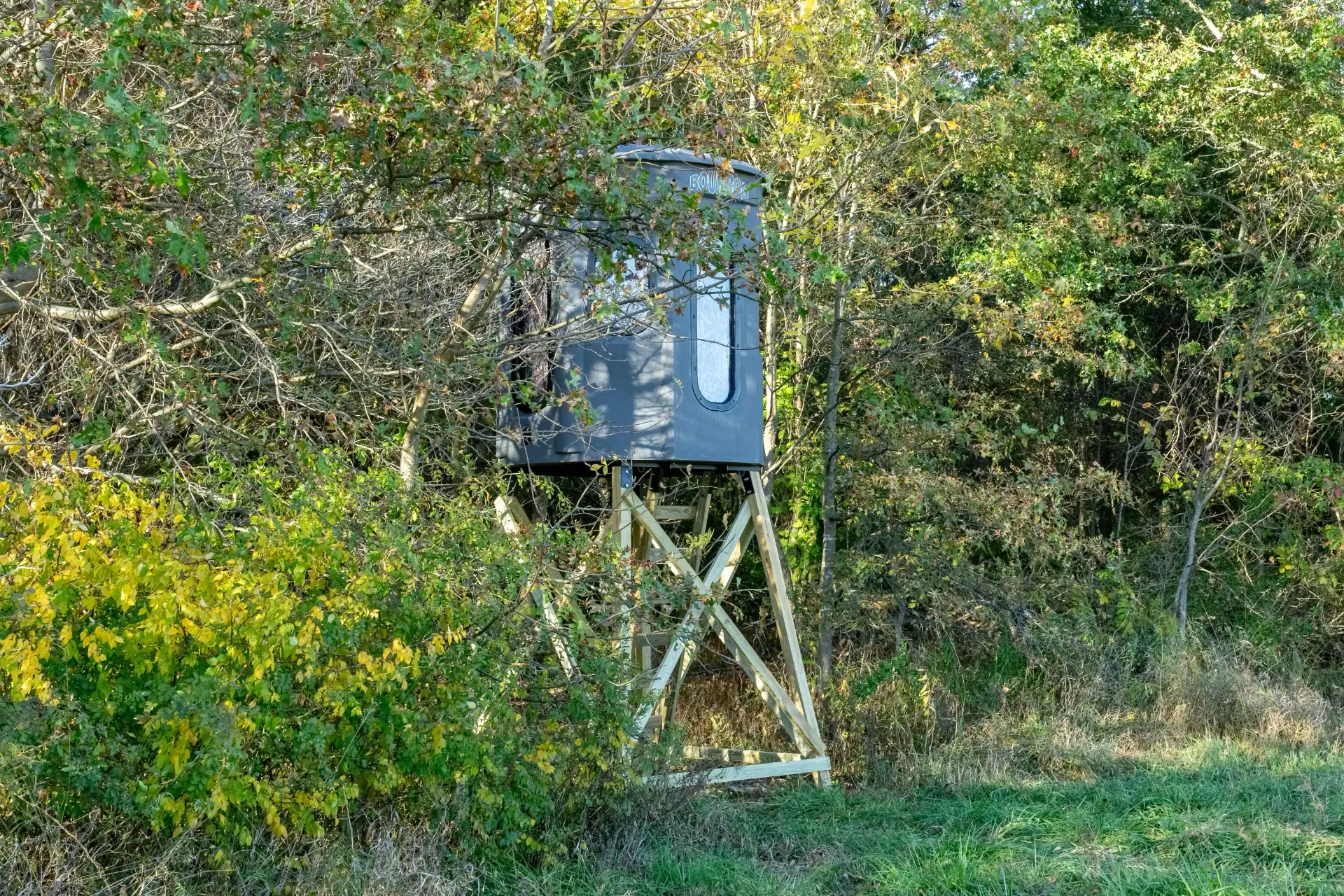 Poplar Combo XT Blind in Fog Gray on elevated stand in woods