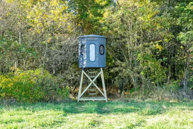 Poplar Combo XT Blind in Fog Gray on elevated stand in woods