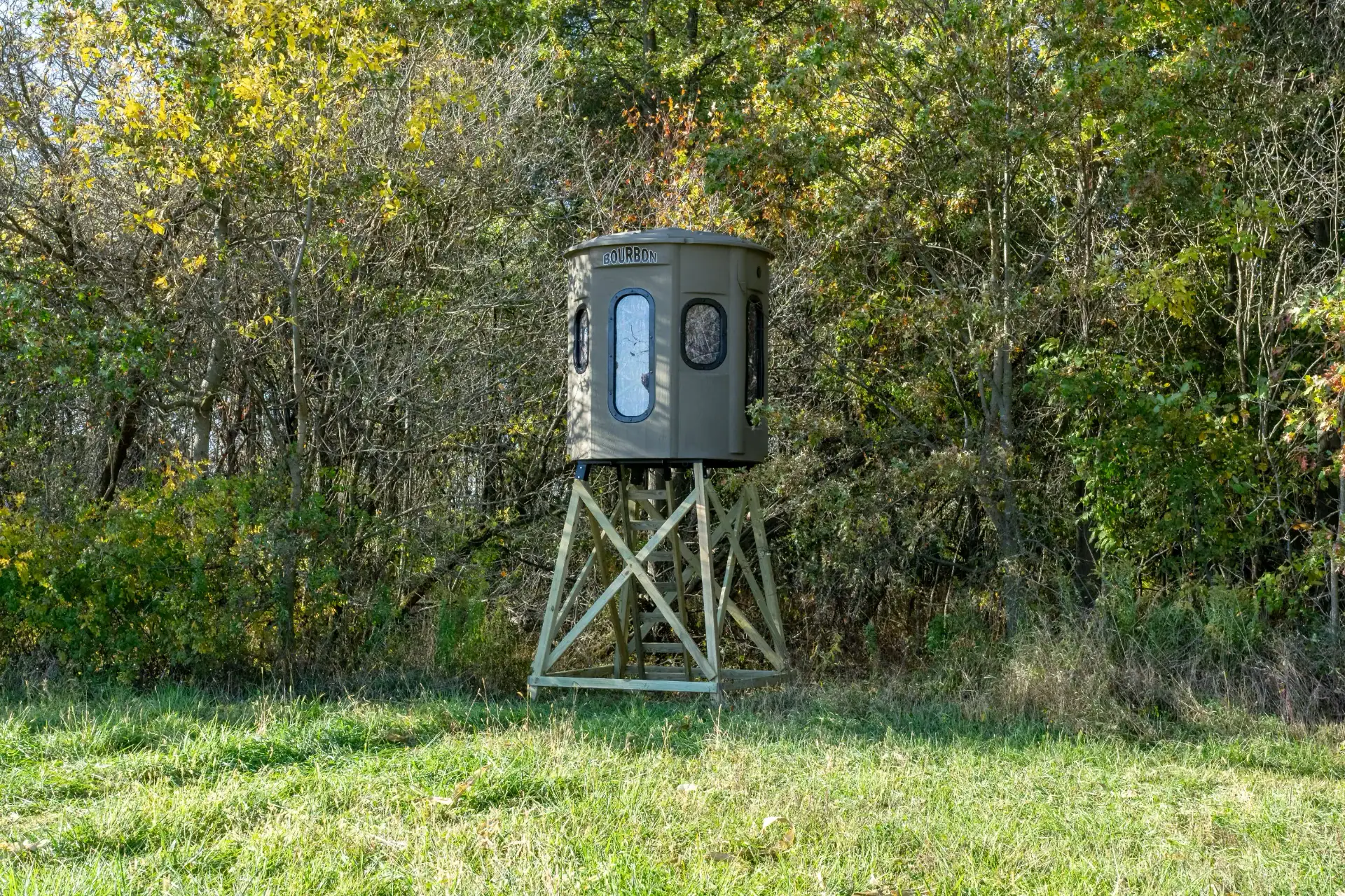 Poplar Combo XT Blind in Tree Trunk color with gun and bow windows set in woods