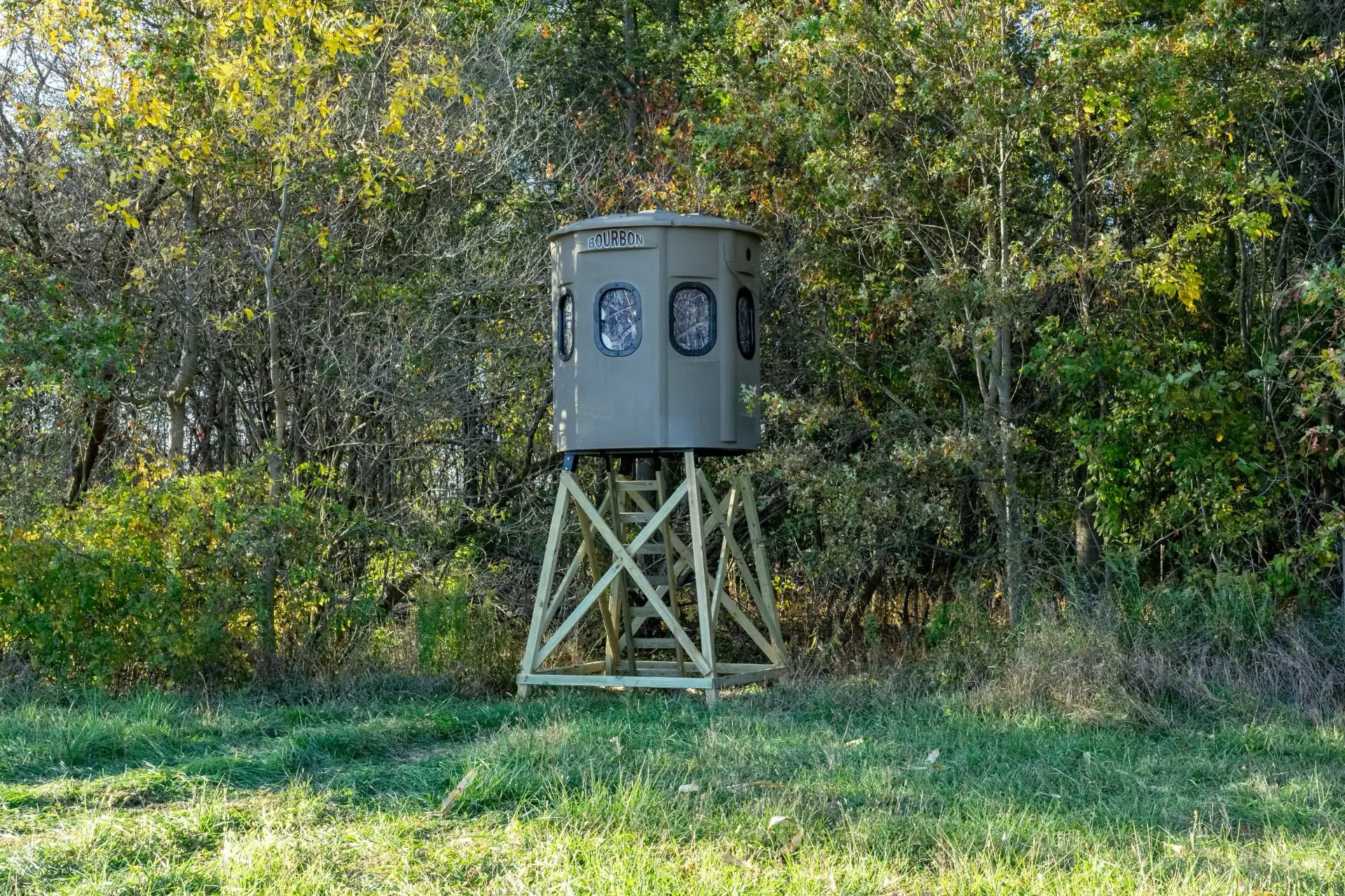 Tree Trunk Poplar Gun XT Blind with trap door and gun windows sitting in woods