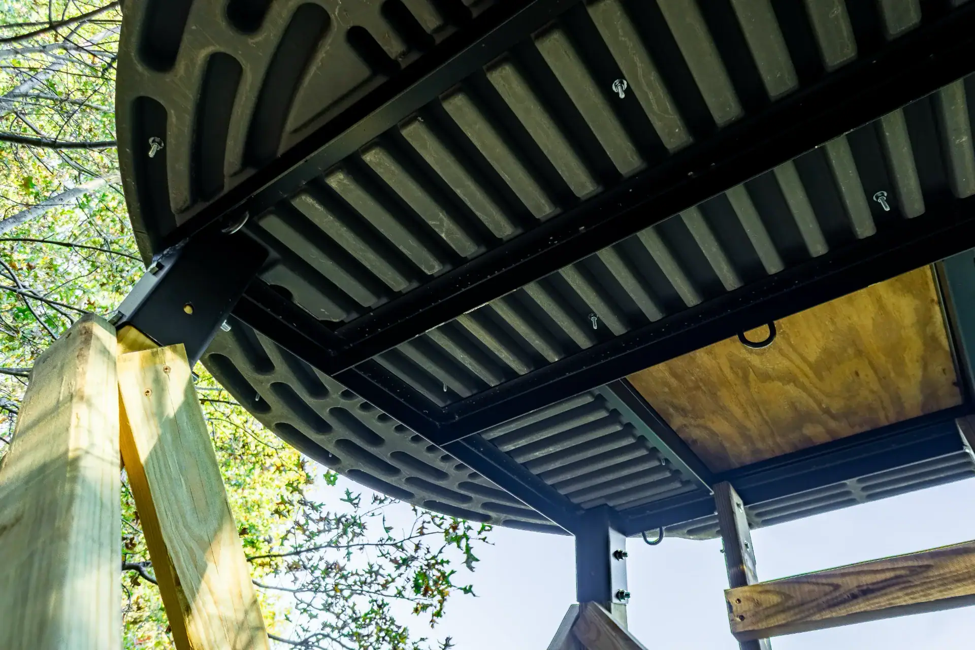 Close up of elevated steel base plate on XT Blind